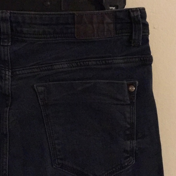 Zara Basic Z1975 Slim-Straight Denim Jeans in a Dark Wash (US 6) - Picture 11 of 11